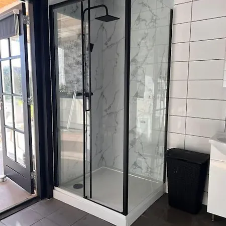 With Private Pool & Jacuzzi * Velddriel