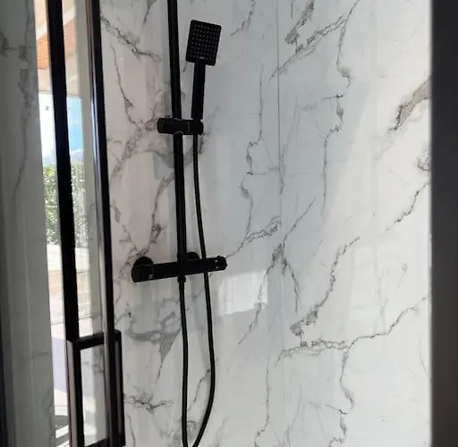 With Private Pool & Jacuzzi Daire