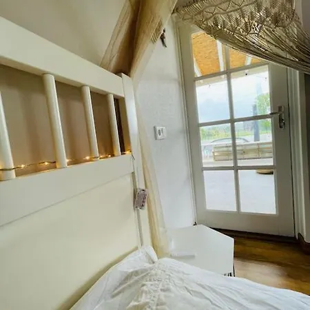 With Private Pool & Jacuzzi شقة *