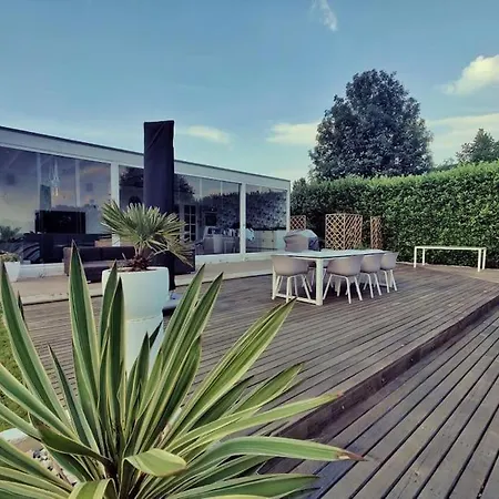 With Private Pool & Jacuzzi 아파트 Velddriel