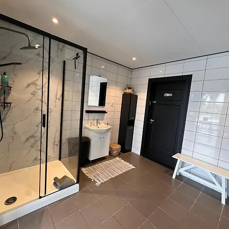 With Private Pool & Jacuzzi شقة