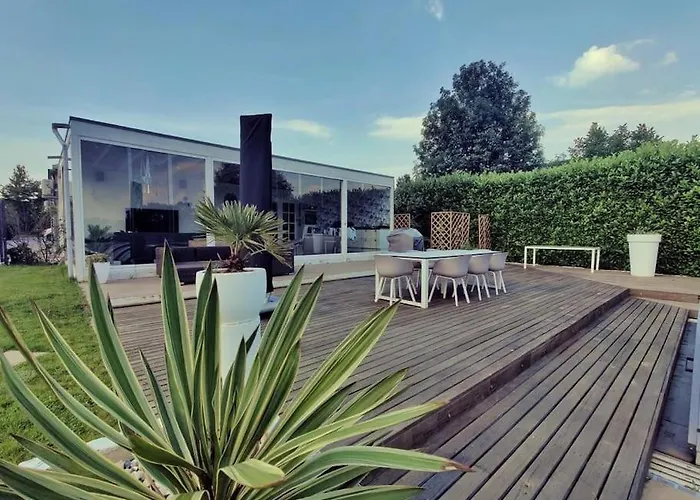 With Private Pool & Jacuzzi Apartamento Velddriel