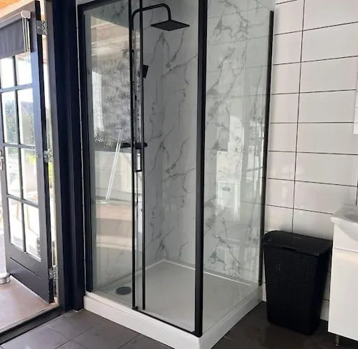 With Private Pool & Jacuzzi * Velddriel