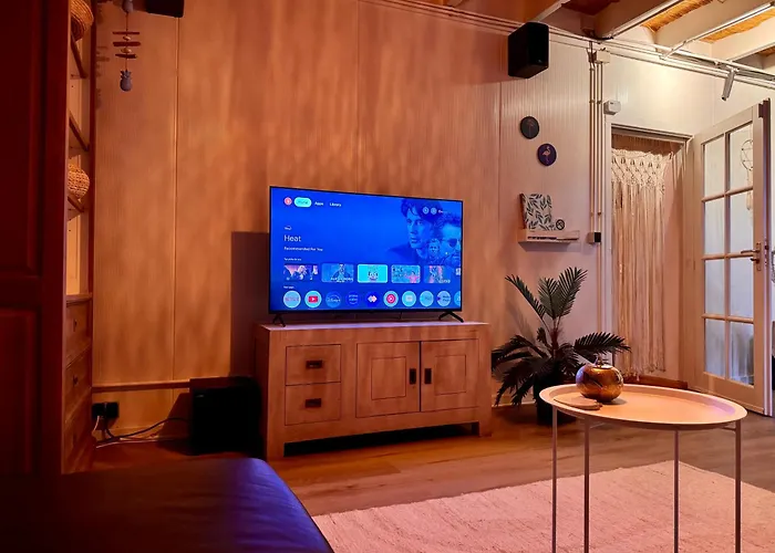 With Private Pool & Jacuzzi Velddriel