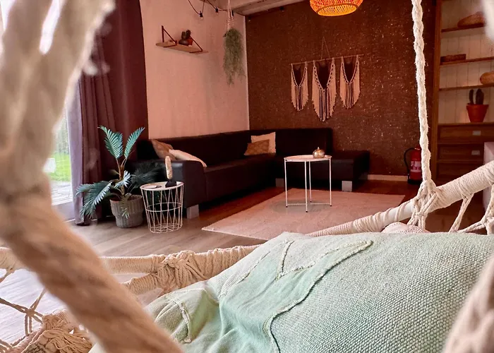 With Private Pool & Jacuzzi * Velddriel